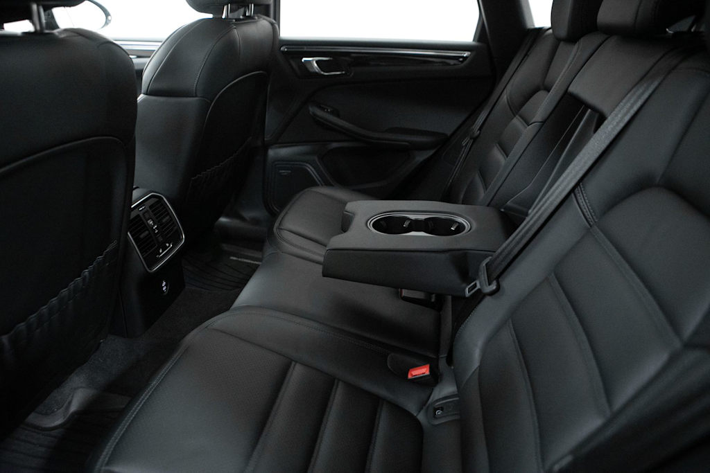 Thumbnail: 2026 Porsche Macan - 38