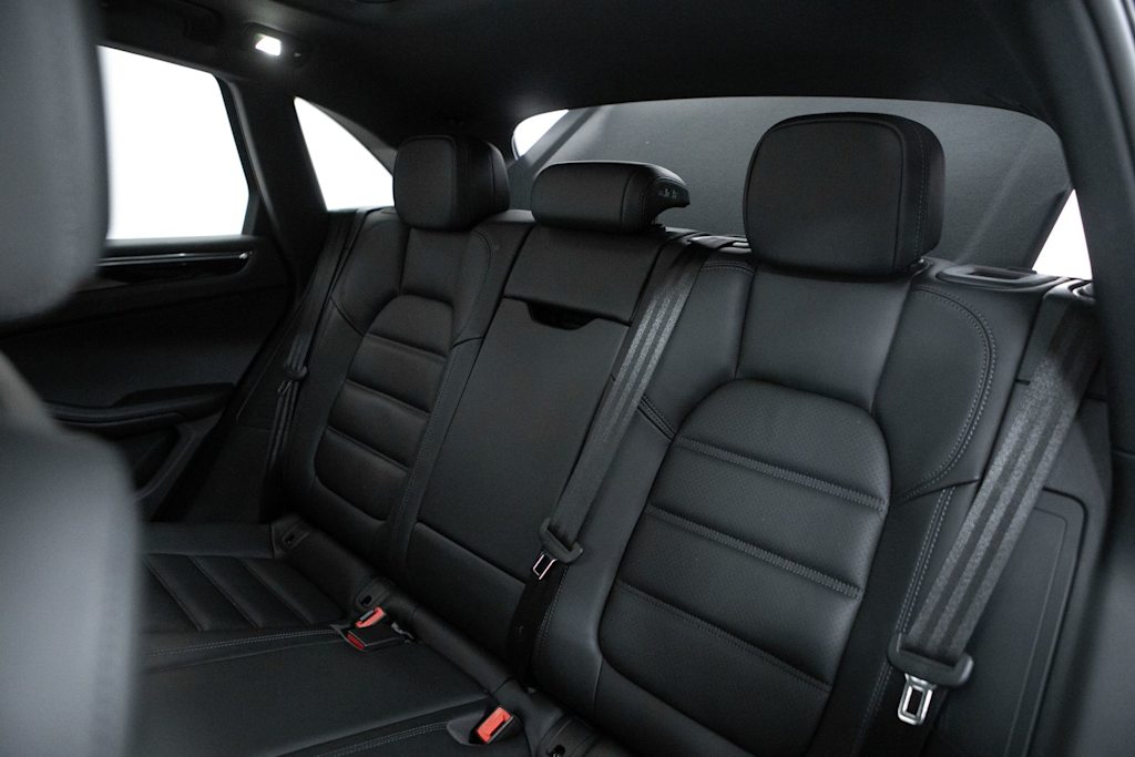 Thumbnail: 2026 Porsche Macan - 39