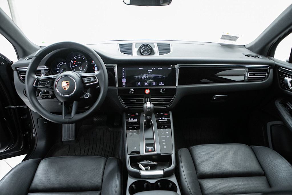 Thumbnail: 2026 Porsche Macan - 9