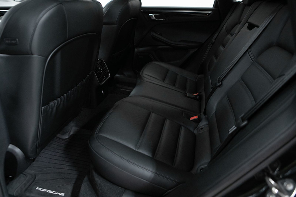 Thumbnail: 2026 Porsche Macan - 12