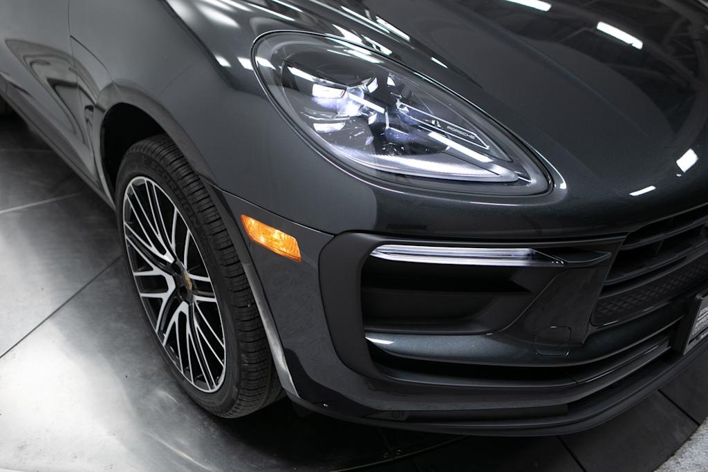 Thumbnail: 2026 Porsche Macan - 7