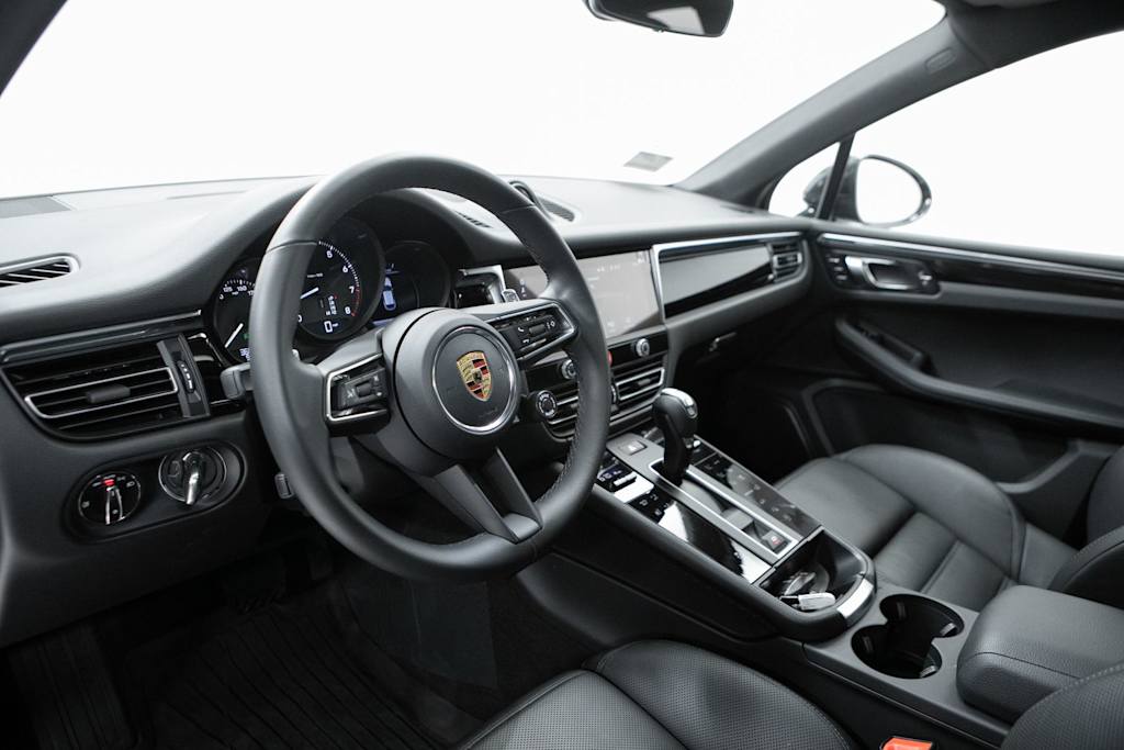 Thumbnail: 2026 Porsche Macan - 2