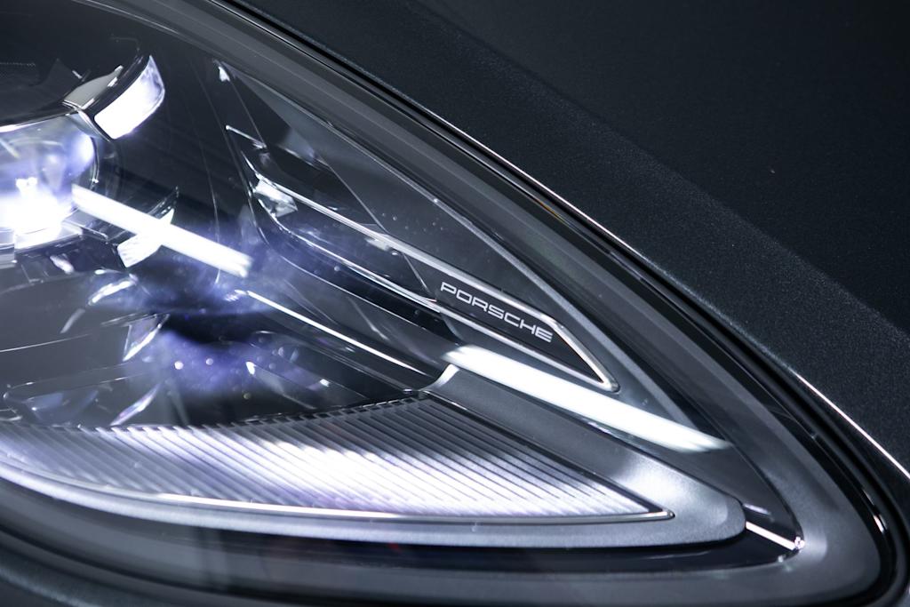 Thumbnail: 2026 Porsche Macan - 21