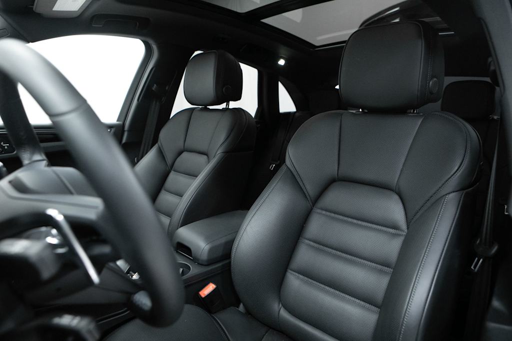 Thumbnail: 2026 Porsche Macan - 10
