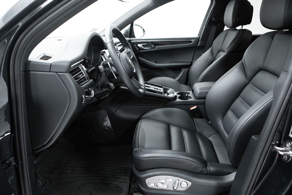 Thumbnail: 2026 Porsche Macan - 11