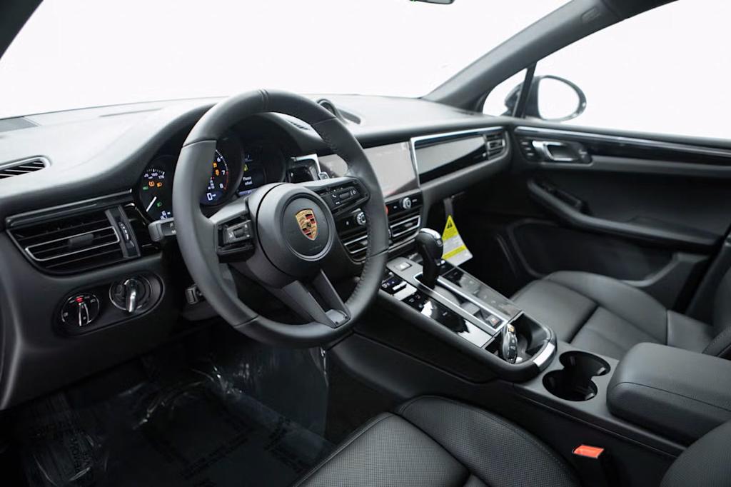 Thumbnail: 2026 Porsche Macan - 2
