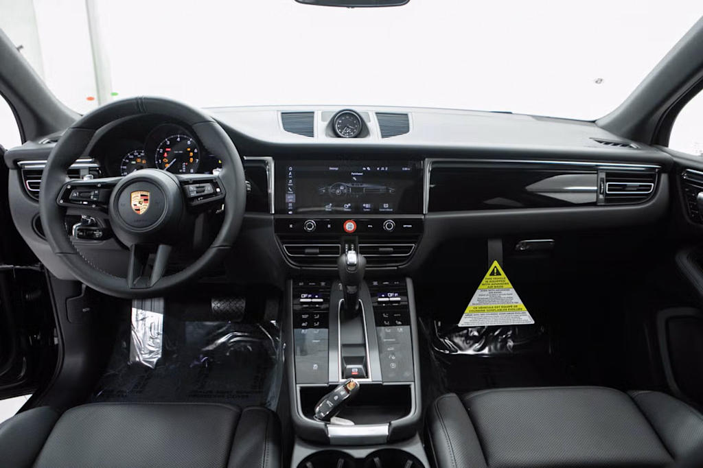 Thumbnail: 2026 Porsche Macan - 7
