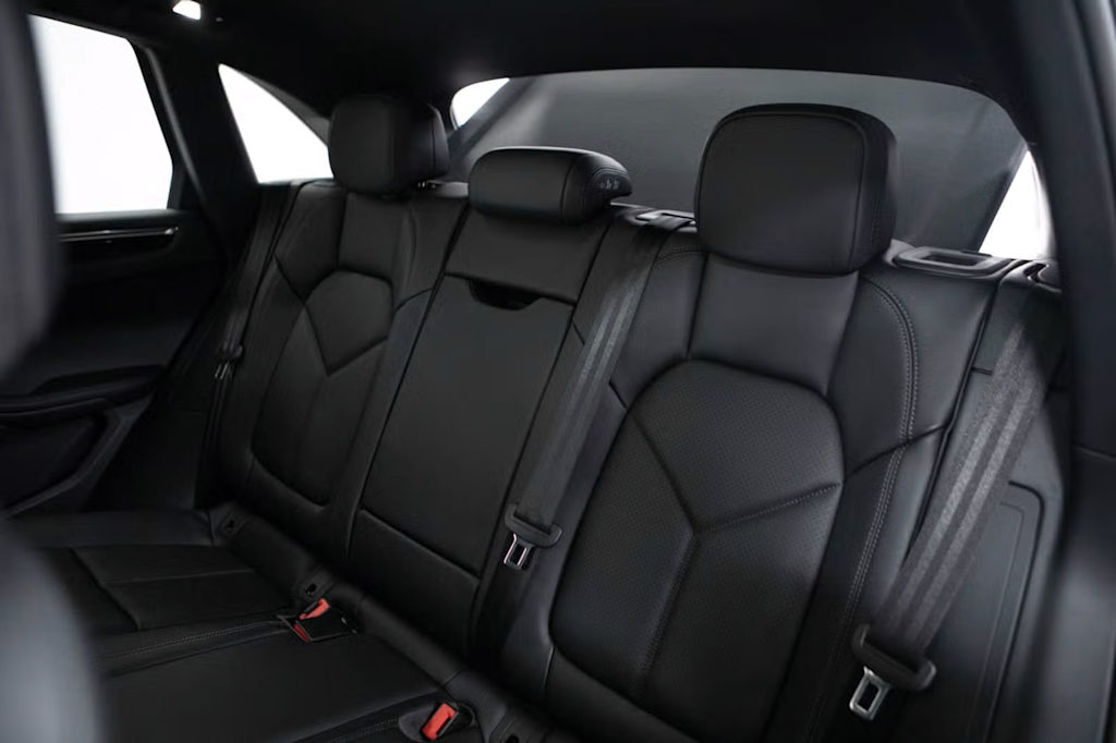Thumbnail: 2026 Porsche Macan - 37