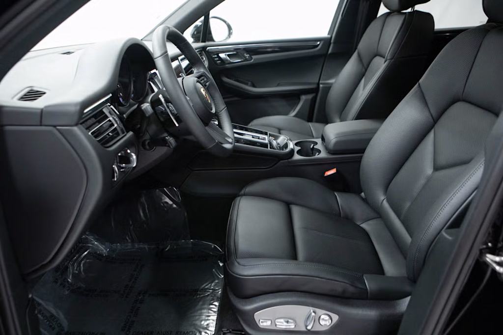 Thumbnail: 2026 Porsche Macan - 9