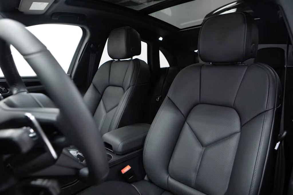 Thumbnail: 2026 Porsche Macan - 8