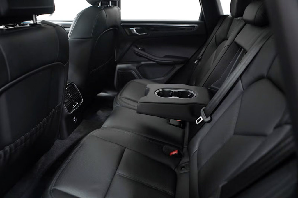 Thumbnail: 2026 Porsche Macan - 10