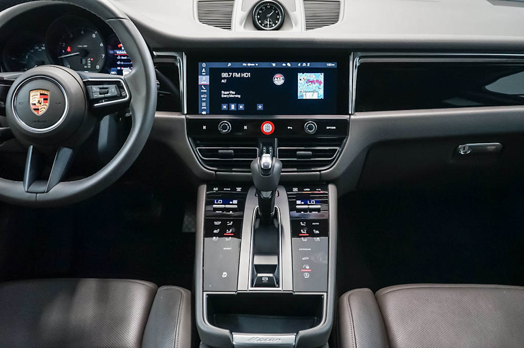 Thumbnail: 2026 Porsche Macan - 14