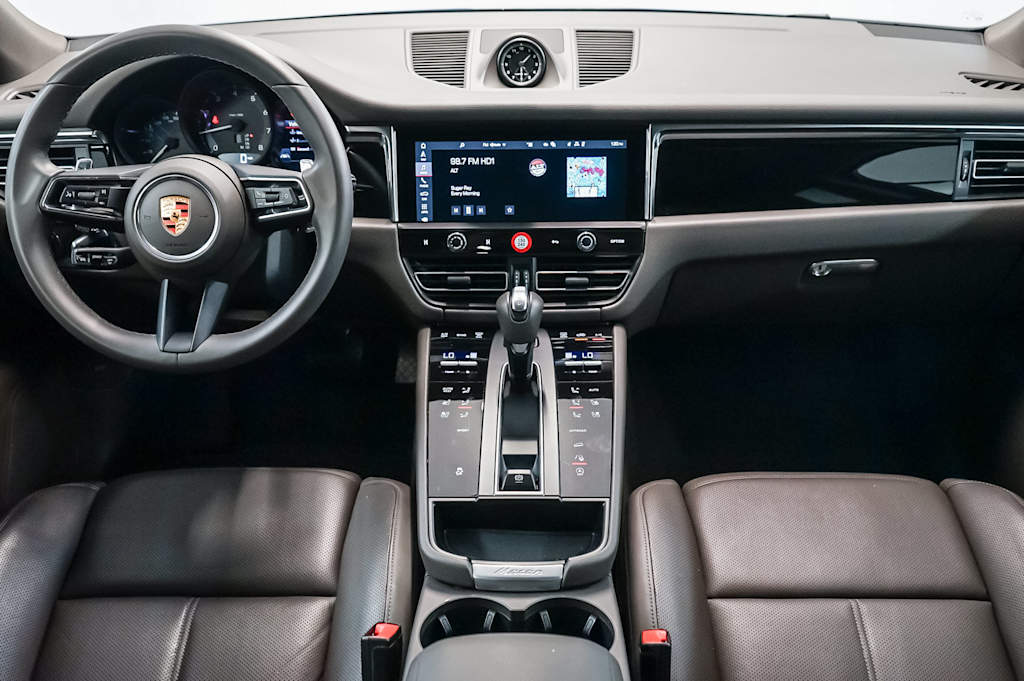 Thumbnail: 2026 Porsche Macan - 10