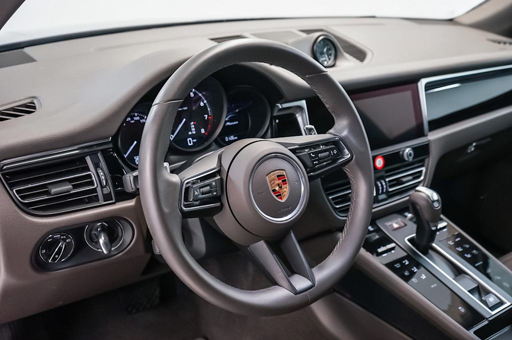 Thumbnail: 2026 Porsche Macan - 2