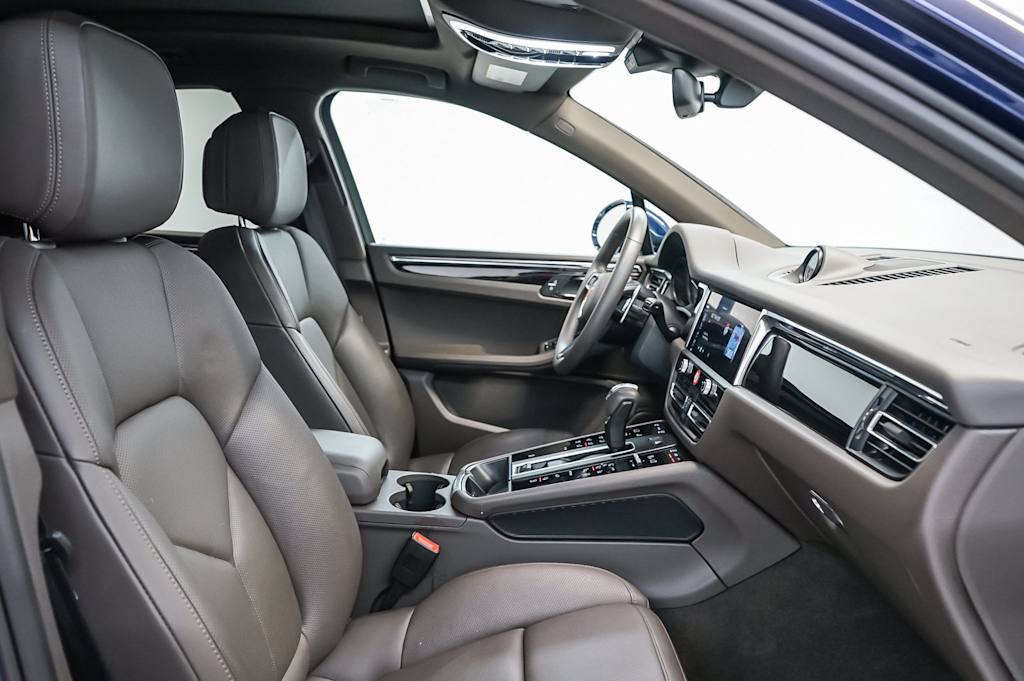 Thumbnail: 2026 Porsche Macan - 12