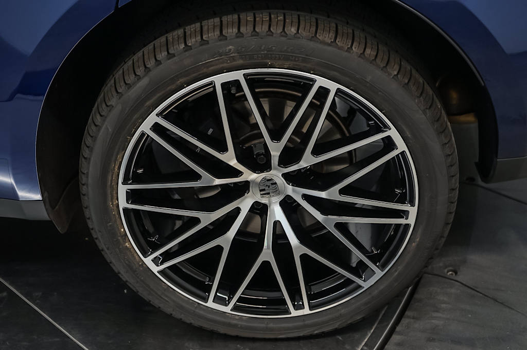 Thumbnail: 2026 Porsche Macan - 8