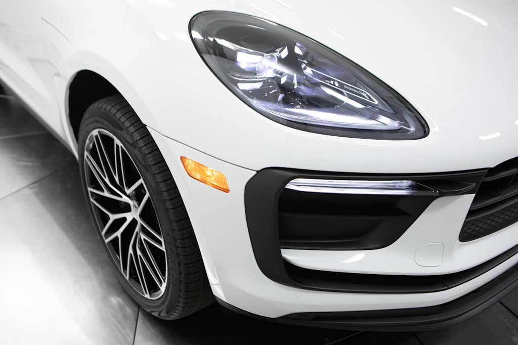 Thumbnail: 2026 Porsche Macan - 18