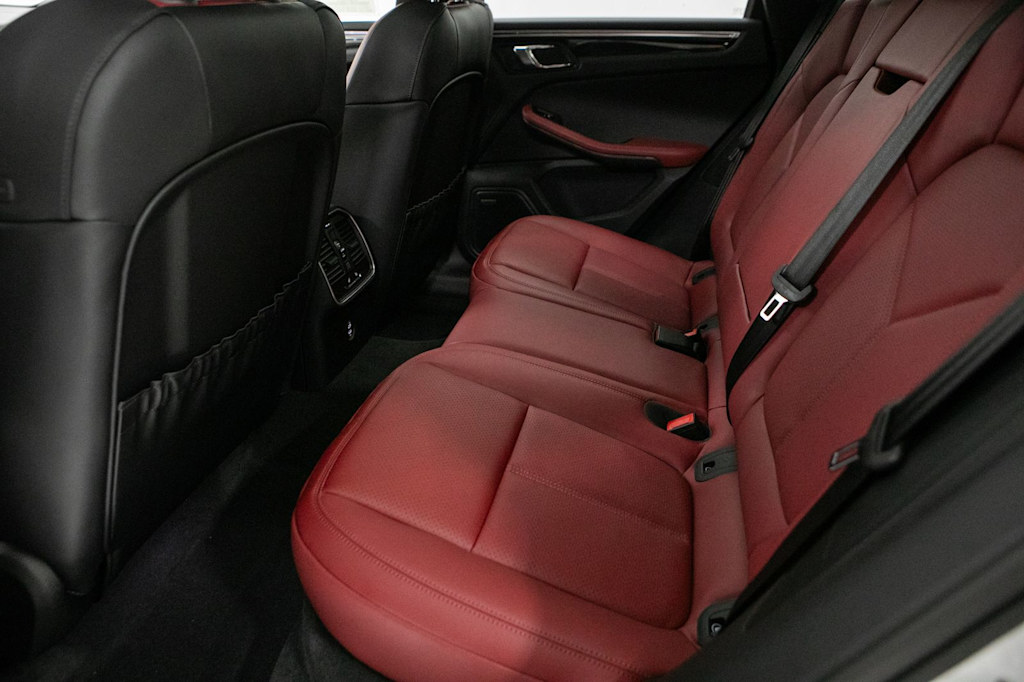 Thumbnail: 2026 Porsche Macan - 8