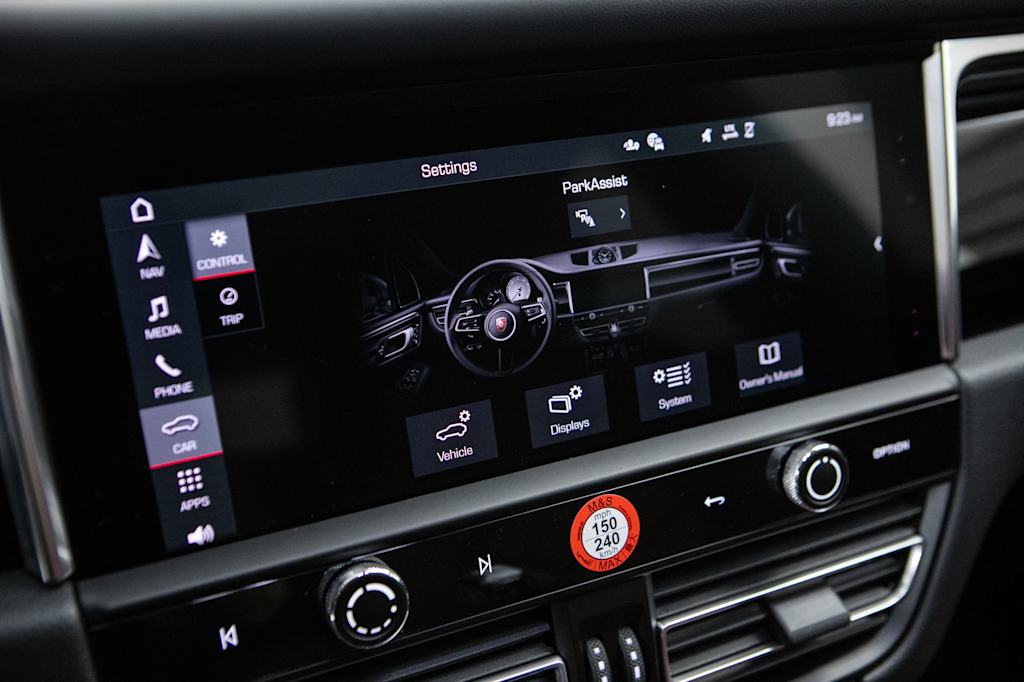 Thumbnail: 2026 Porsche Macan - 10