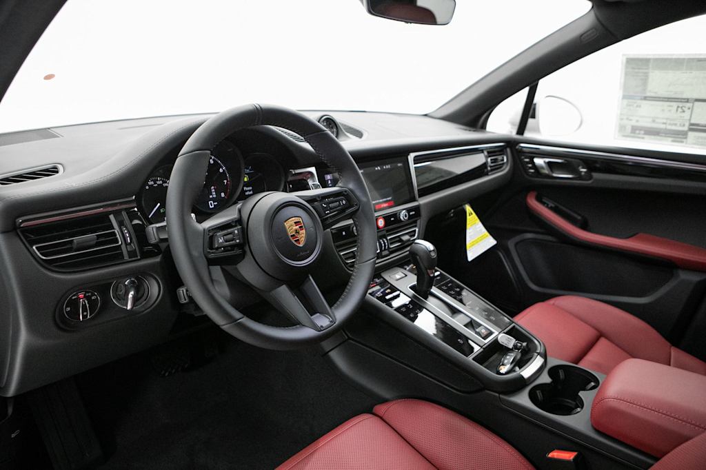 Thumbnail: 2026 Porsche Macan - 2