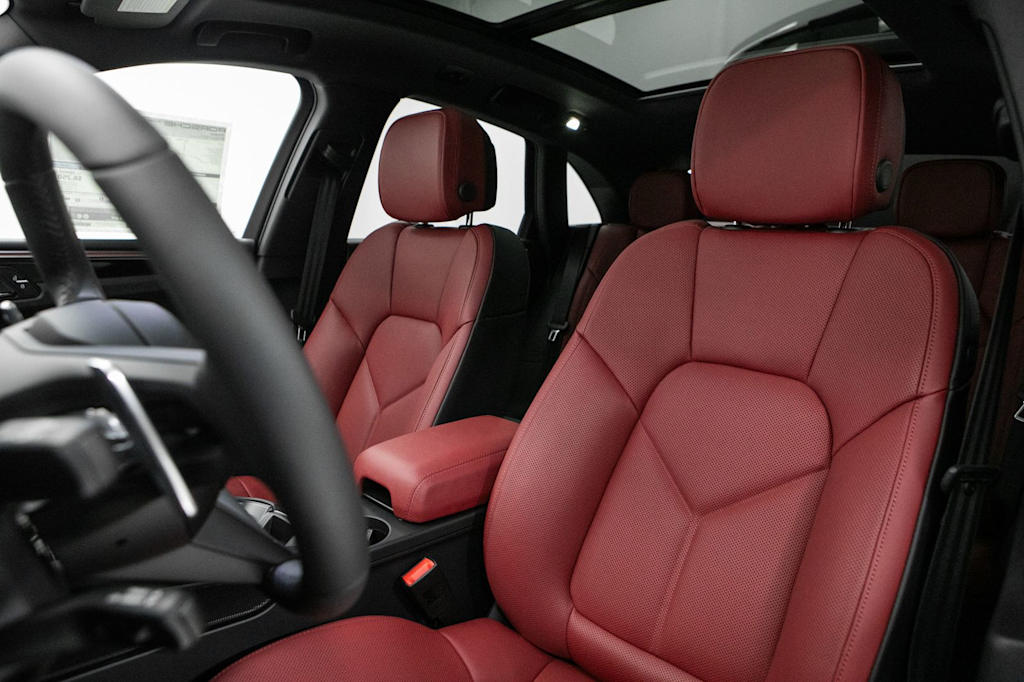 Thumbnail: 2026 Porsche Macan - 6