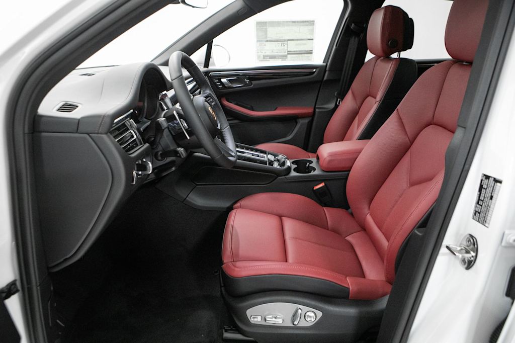 Thumbnail: 2026 Porsche Macan - 7