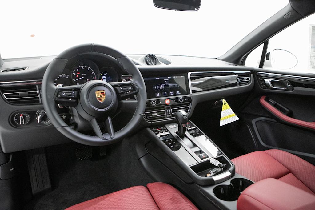 Thumbnail: 2026 Porsche Macan - 5