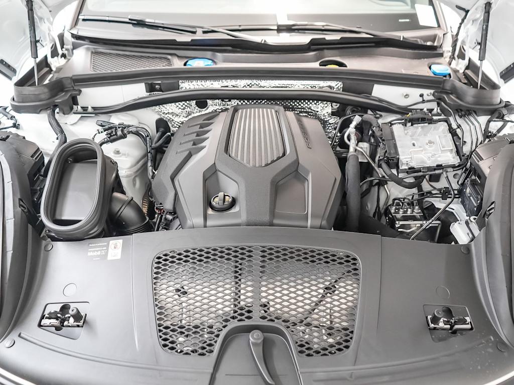 Thumbnail: 2026 Porsche Macan - 8