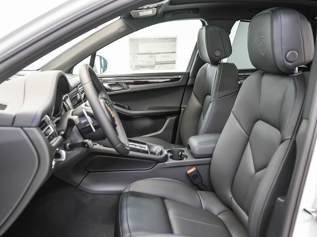 Thumbnail: 2026 Porsche Macan - 26