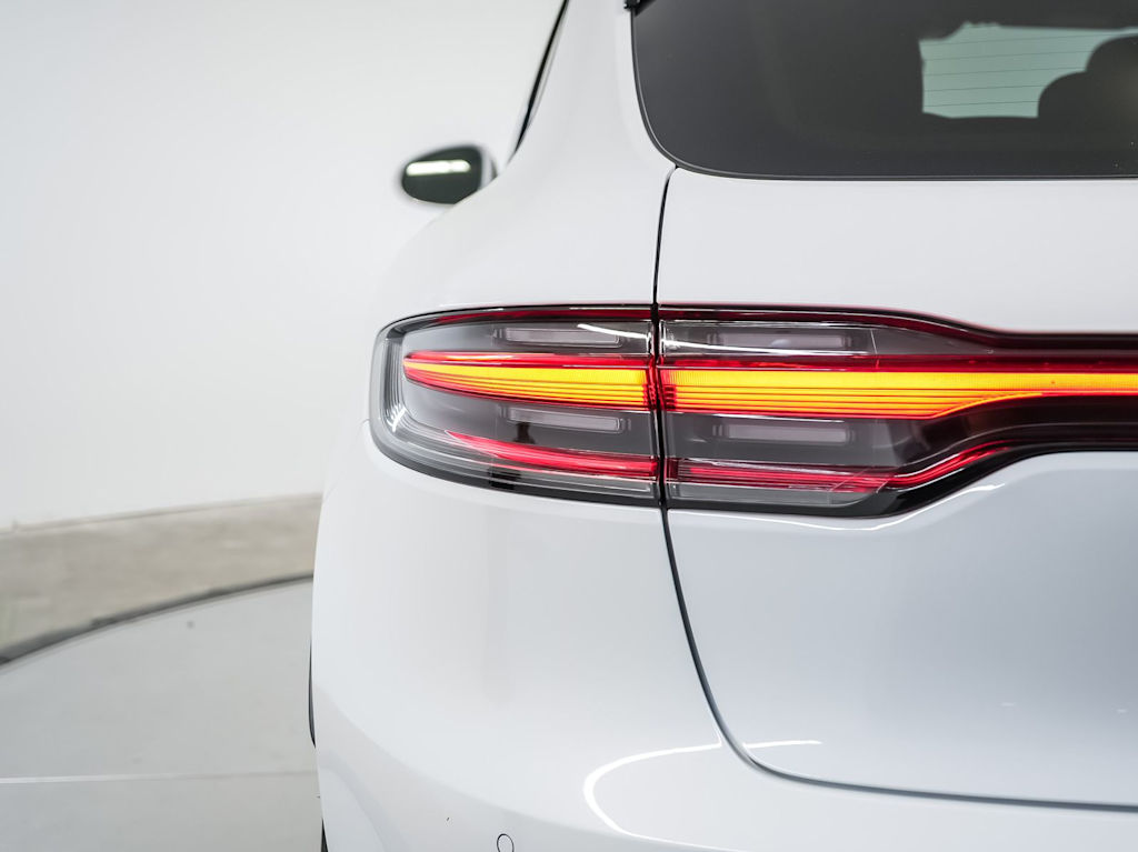 Thumbnail: 2026 Porsche Macan - 21