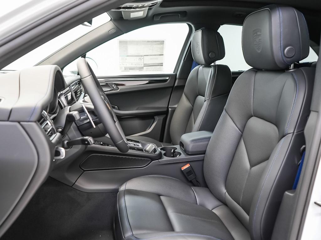 Thumbnail: 2026 Porsche Macan - 10