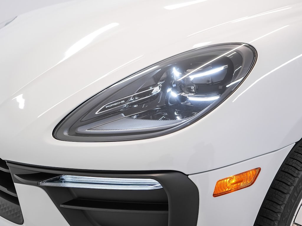 Thumbnail: 2026 Porsche Macan - 23