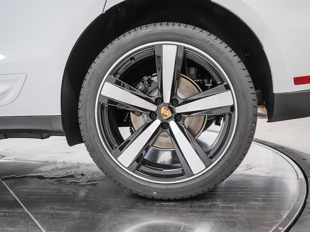 Thumbnail: 2026 Porsche Macan - 7