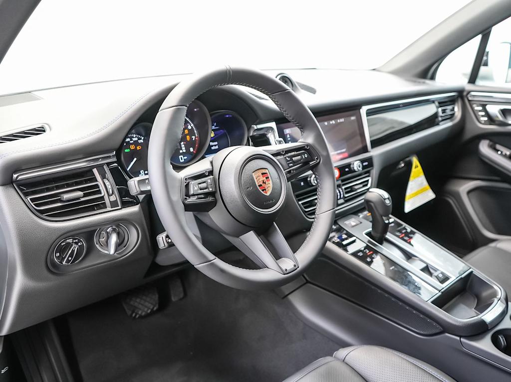 Thumbnail: 2026 Porsche Macan - 2