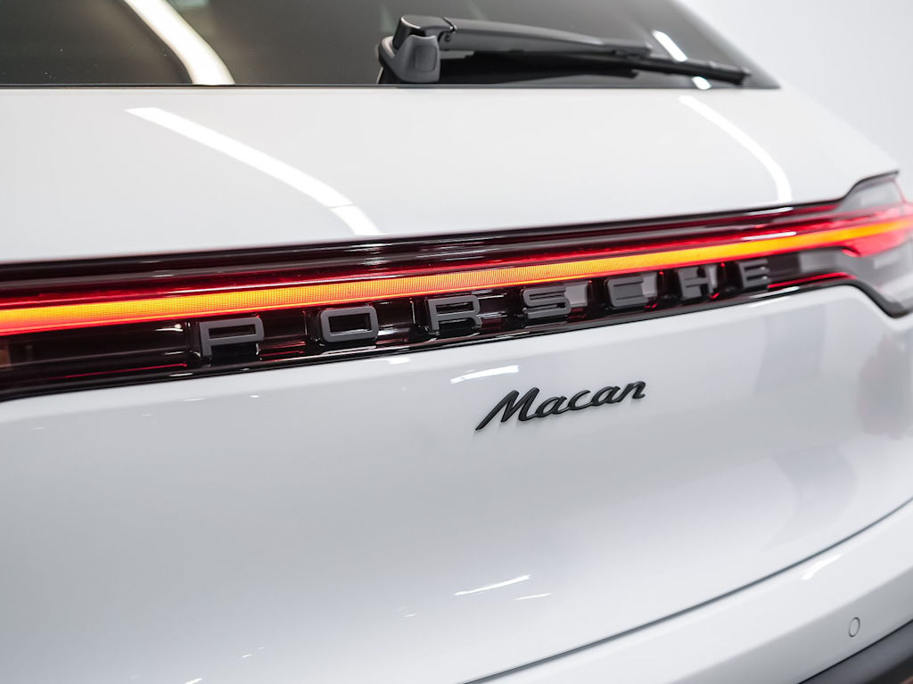 Thumbnail: 2026 Porsche Macan - 6