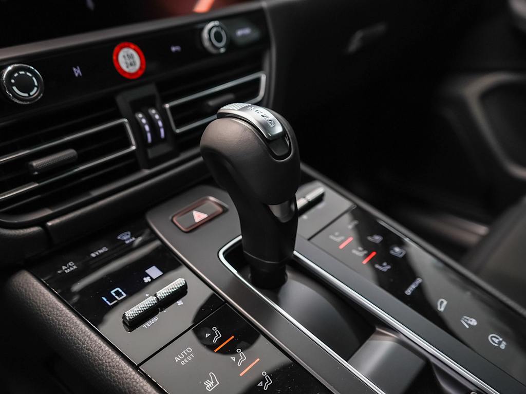 Thumbnail: 2026 Porsche Macan - 27