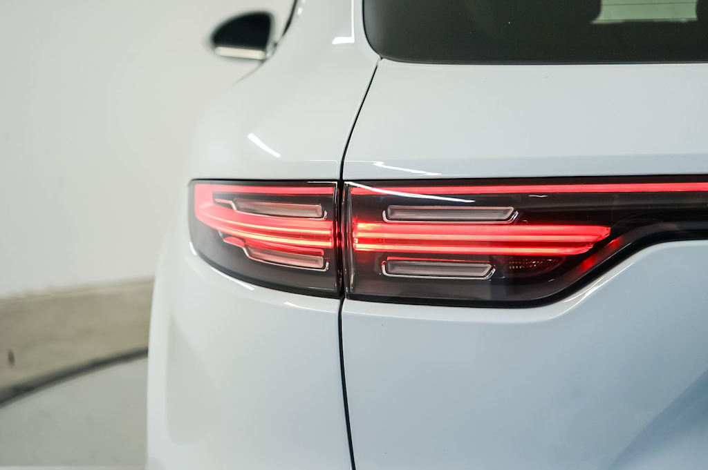 Thumbnail: 2023 Porsche Cayenne - 23