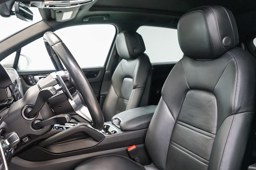 Thumbnail: 2023 Porsche Cayenne - 11