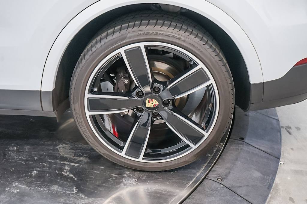 Thumbnail: 2023 Porsche Cayenne - 8