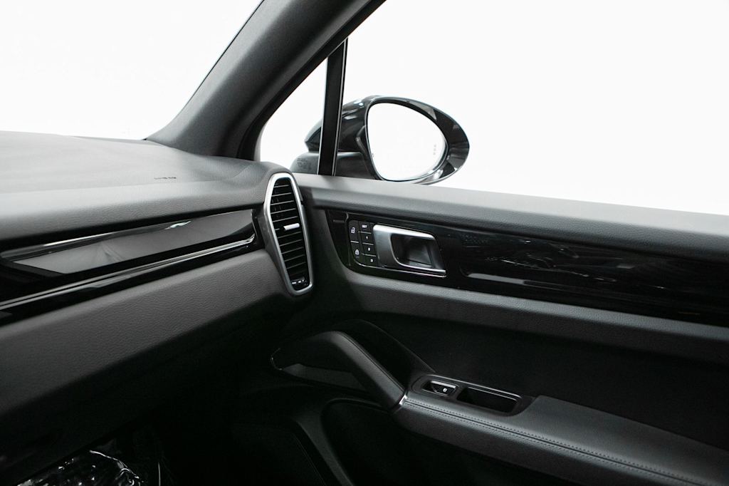 Thumbnail: 2023 Porsche Cayenne - 32