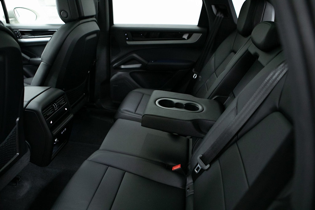 Thumbnail: 2026 Porsche Cayenne - 30