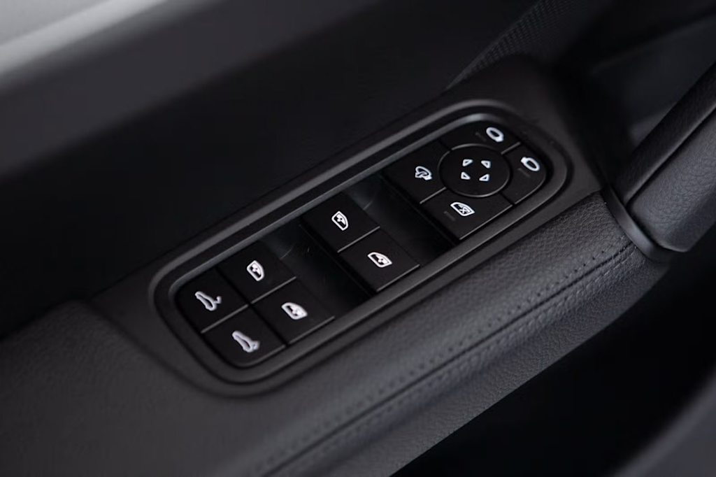 Thumbnail: 2026 Porsche Cayenne - 28