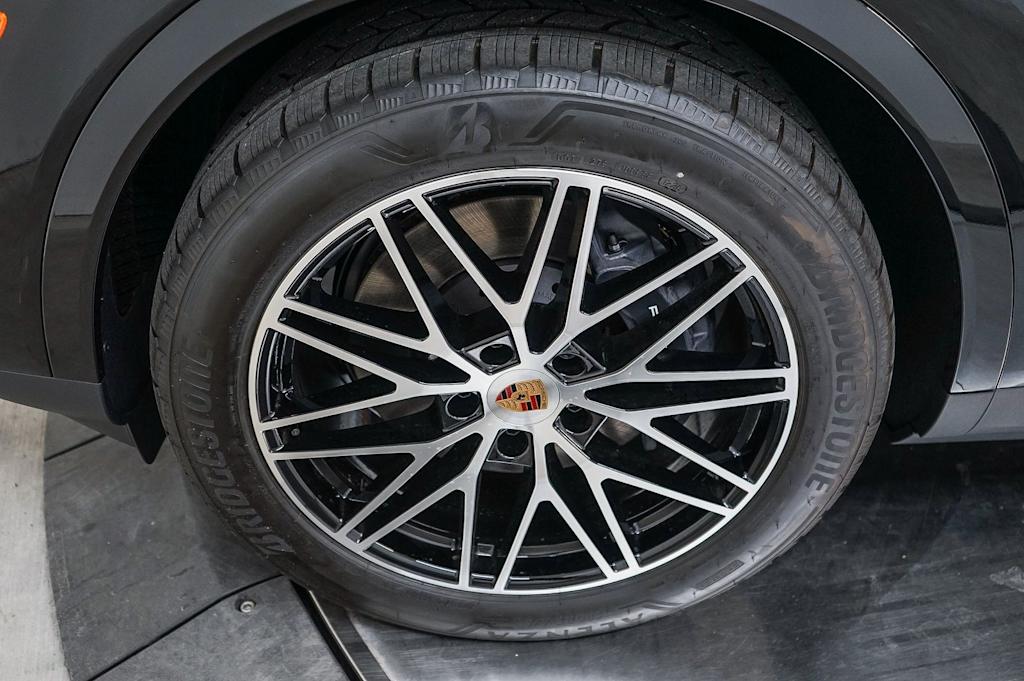 Thumbnail: 2026 Porsche Cayenne - 25