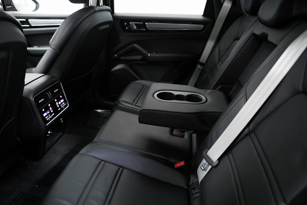 Thumbnail: 2023 Porsche Cayenne - 28