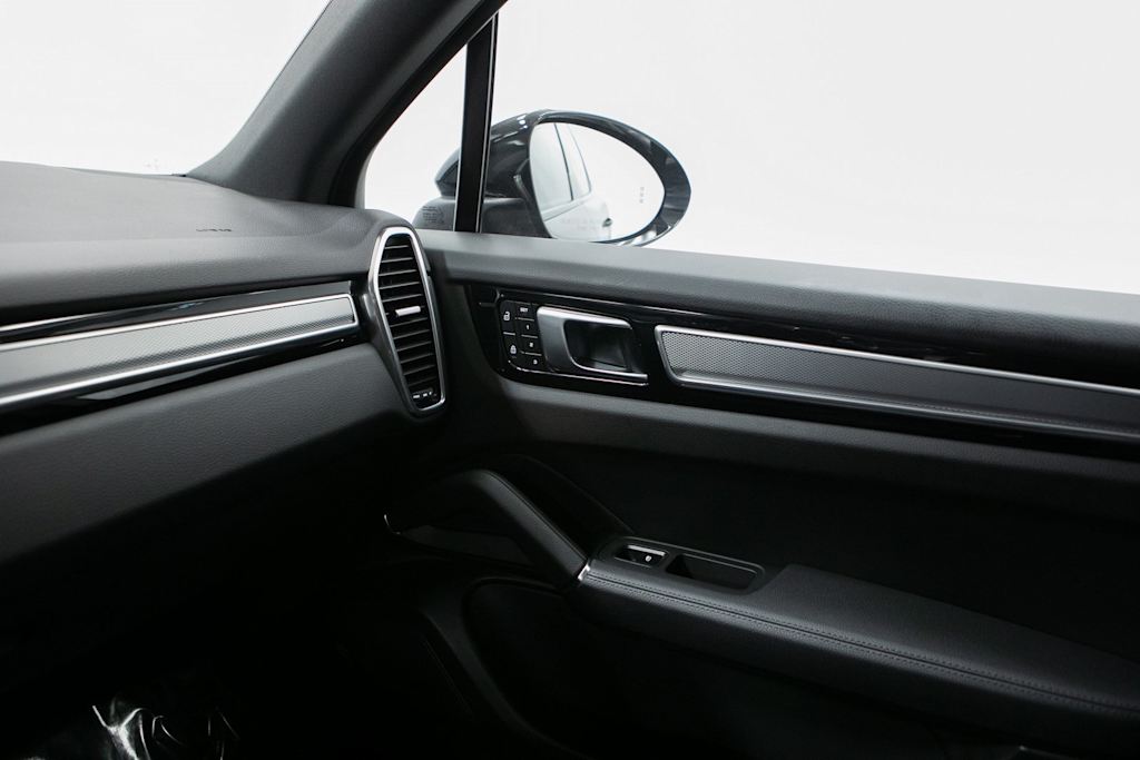 Thumbnail: 2023 Porsche Cayenne - 24