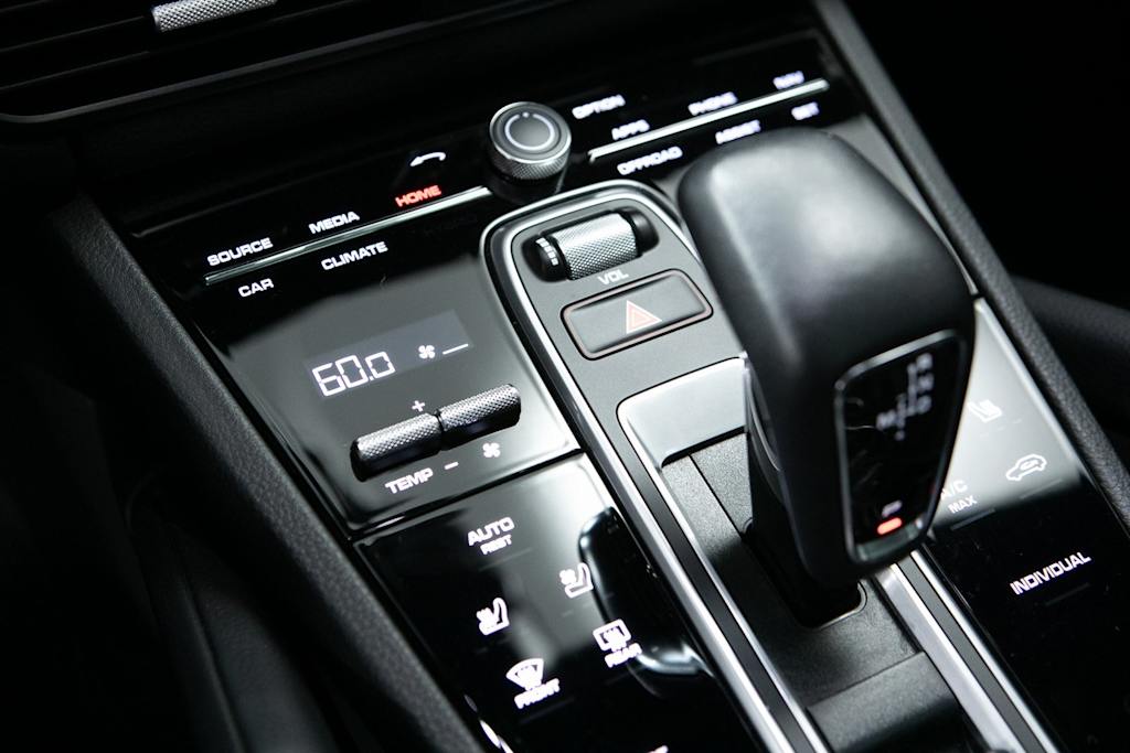 Thumbnail: 2023 Porsche Cayenne - 25