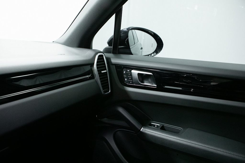 Thumbnail: 2023 Porsche Cayenne - 27