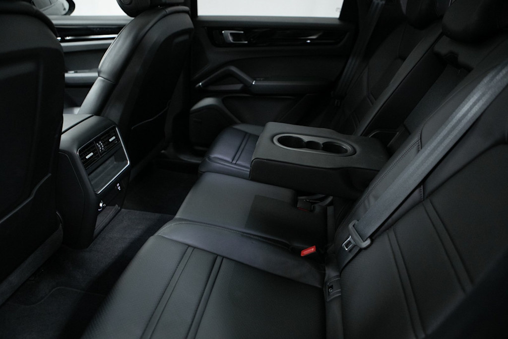 Thumbnail: 2023 Porsche Cayenne - 30