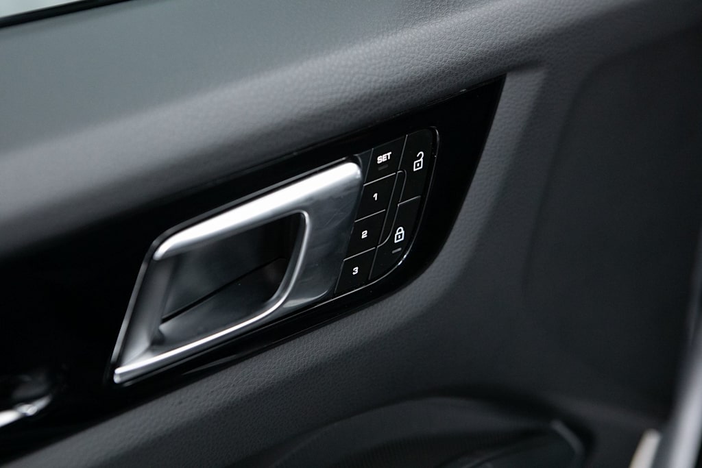 Thumbnail: 2023 Porsche Cayenne - 23