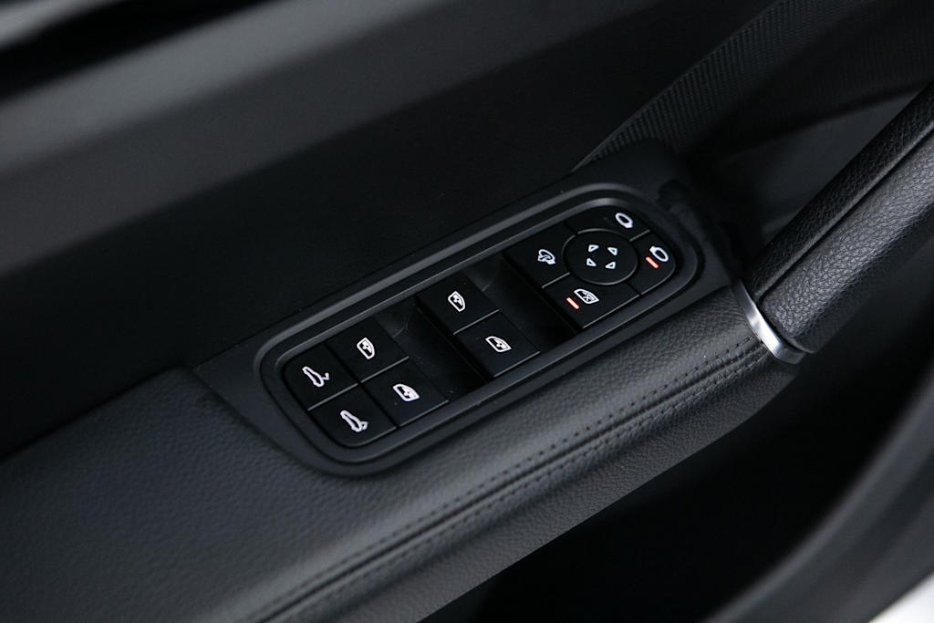 Thumbnail: 2023 Porsche Cayenne - 22